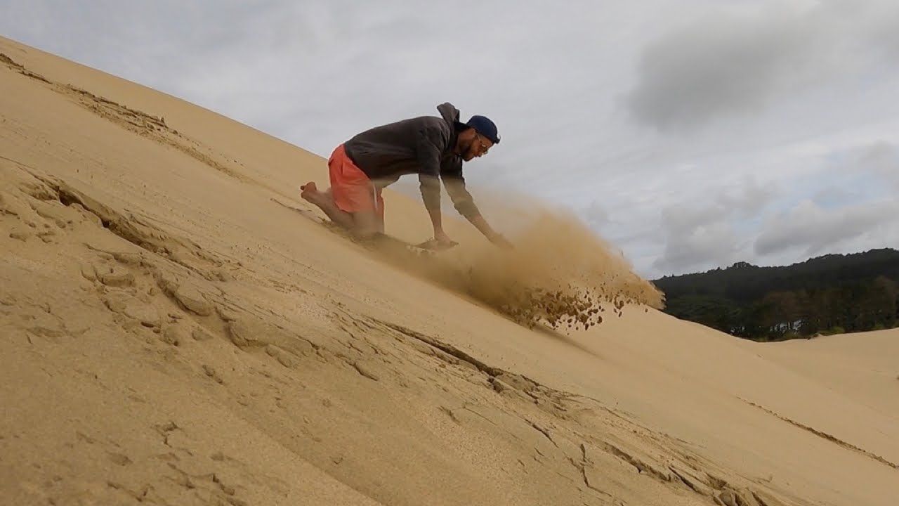 Sandboard en las enormes dunas de Te Paki