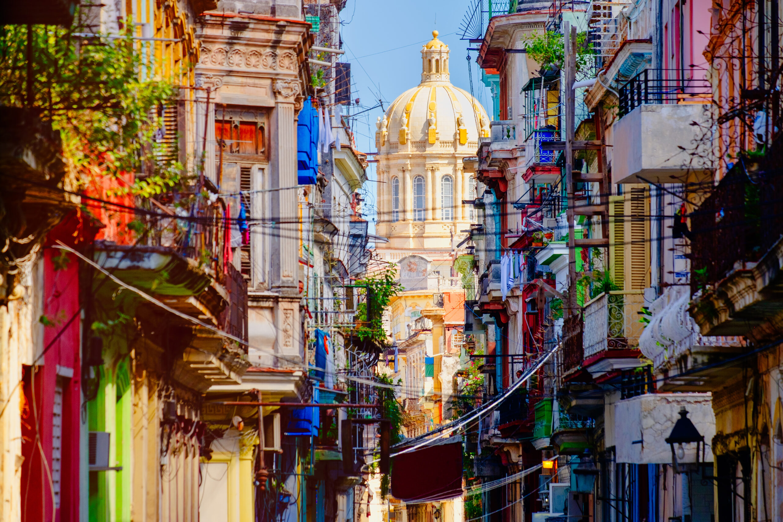 Calle de La Habana, Cuba, destino que exige seguro médico de viaje